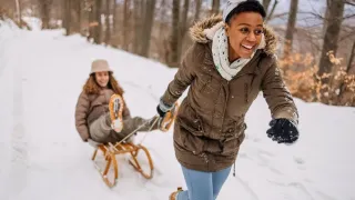 Gen Z’s New Dating Trend “Sledging” Sparks Concern Among LGBTQ+ Young People
